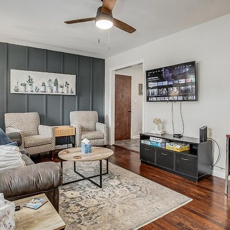 Chic Home With Huge Grassy Yard 7 Mins To Arrowhead Stadium Independence Bagian luar foto