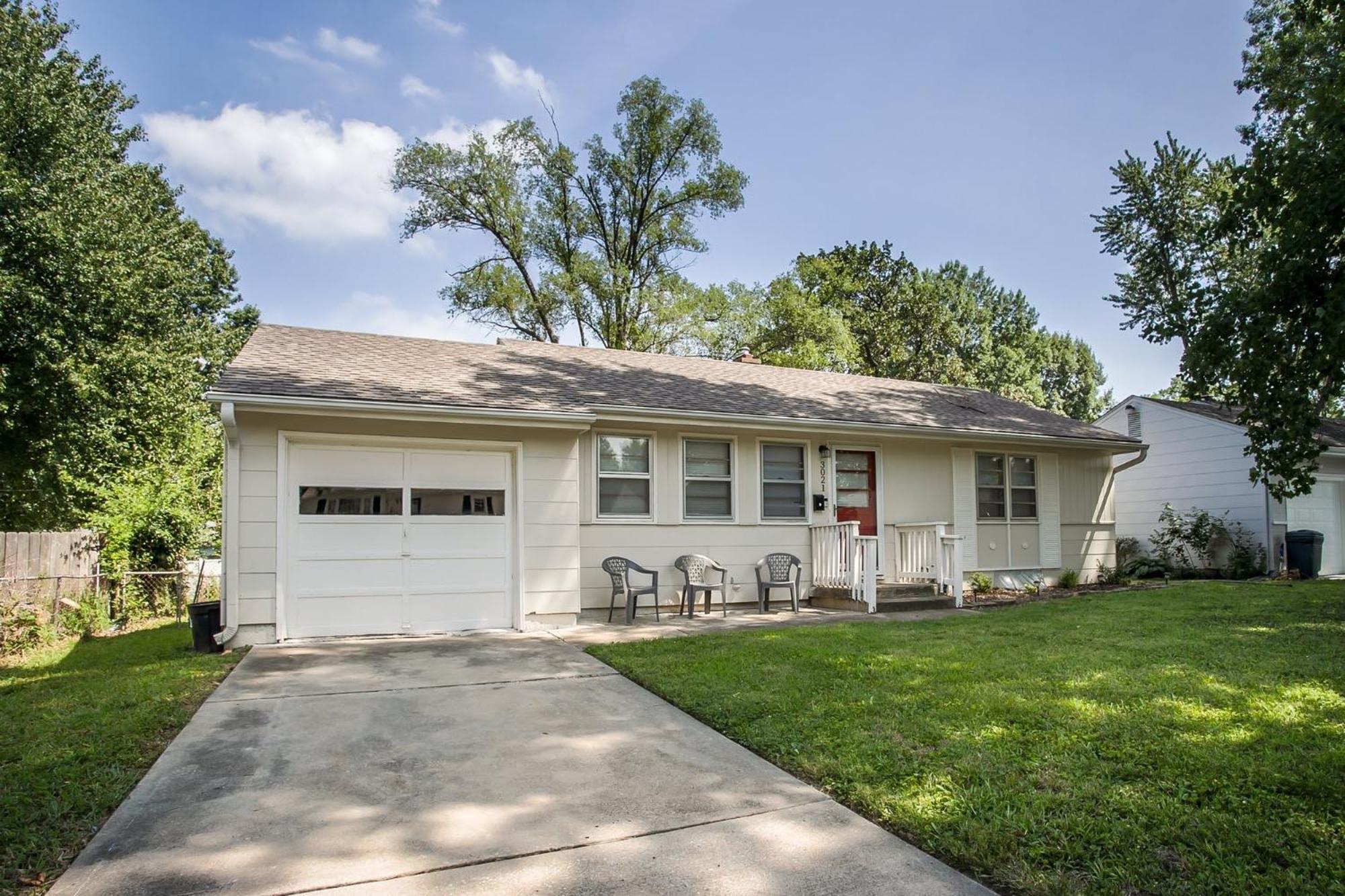 Chic Home With Huge Grassy Yard 7 Mins To Arrowhead Stadium Independence Bagian luar foto