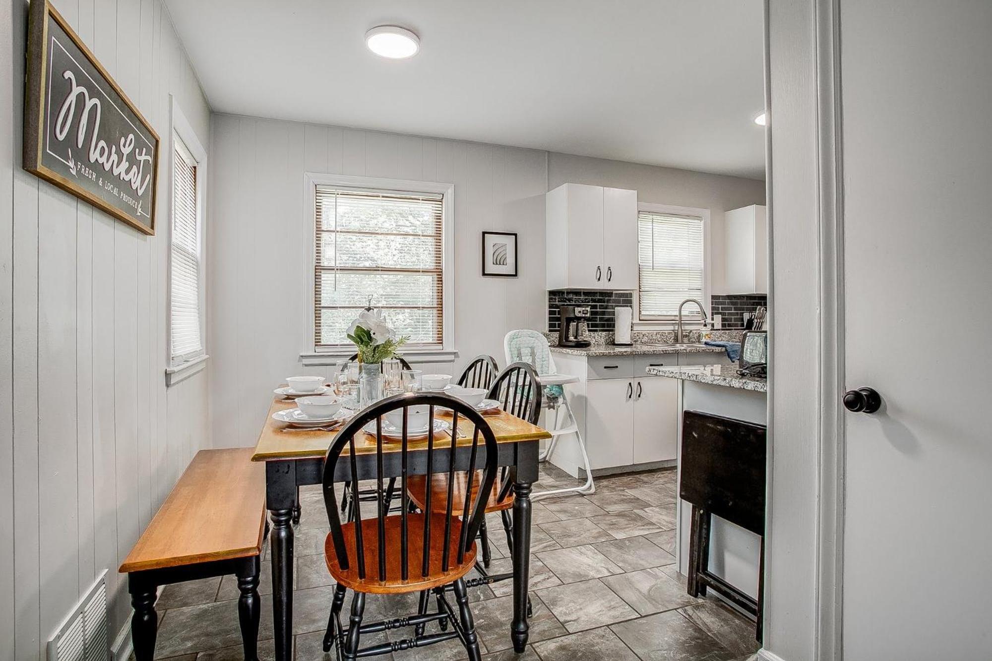 Chic Home With Huge Grassy Yard 7 Mins To Arrowhead Stadium Independence Bagian luar foto