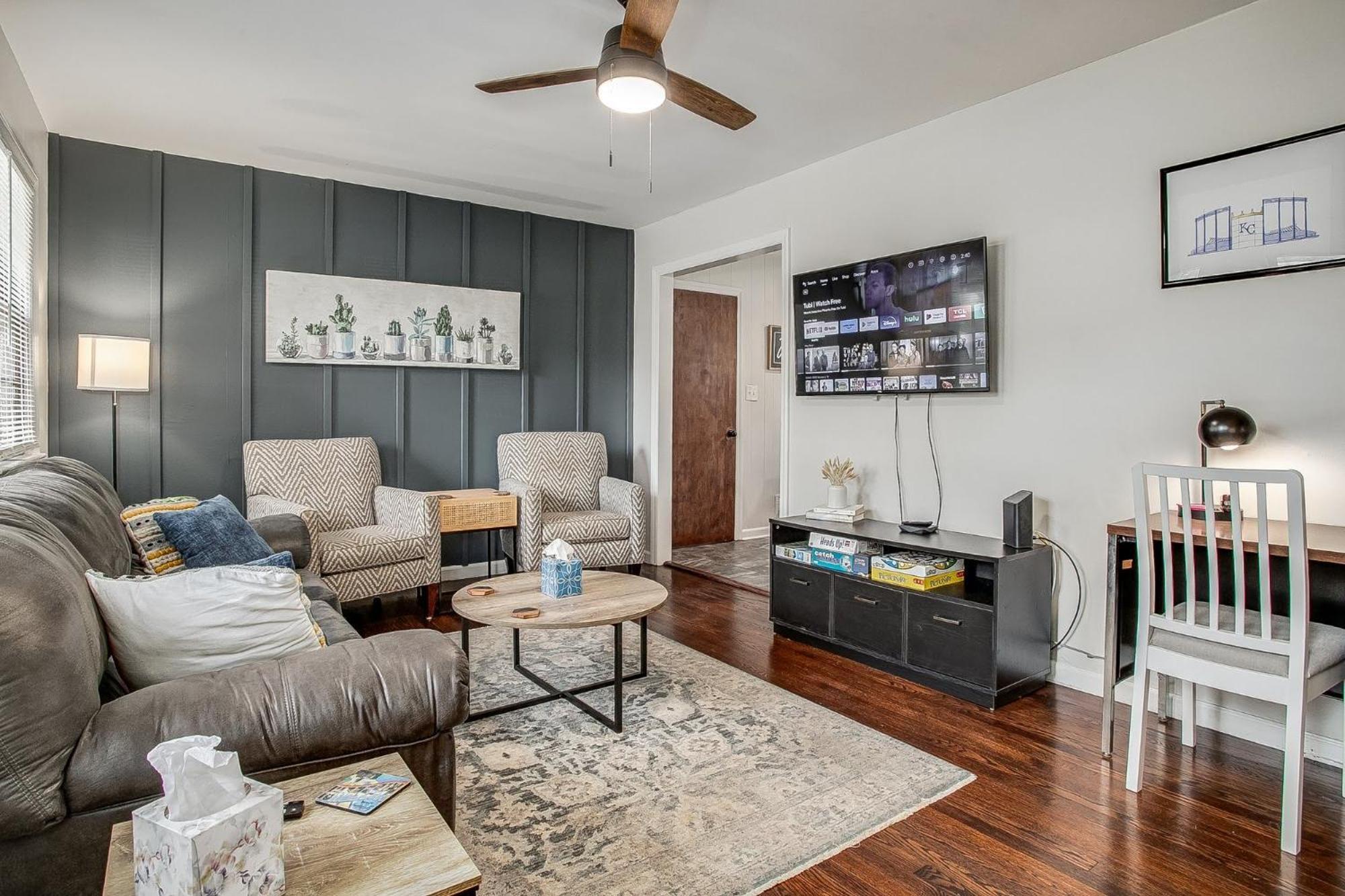 Chic Home With Huge Grassy Yard 7 Mins To Arrowhead Stadium Independence Bagian luar foto